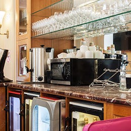 Comptoir & arrière de bar